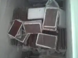 Cacing beku per tray atau per kilo bisa