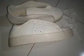 Sepatu putih size 39 NEW