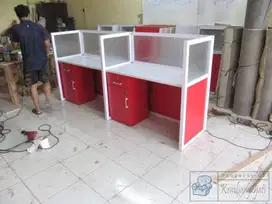 Meja Partisi Kantor Dengan Kaca ( Furniture Semarang )