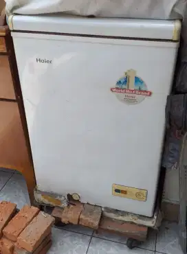 Dijual freezer merk Haier