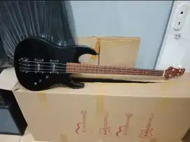 Bass elektrik black pemula