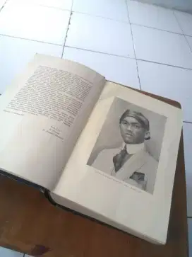 Buku di bawah bendera revolusi jilid 1 cetakan ke 1 thn 1959