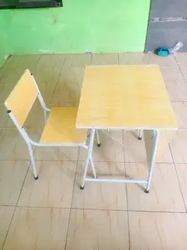 Meja kursi sekolah