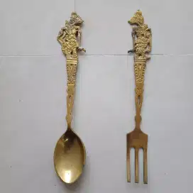 Display sendok garfu wayang