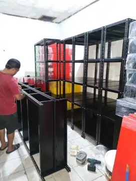 rak besi warna hitam kuat dan kokoh