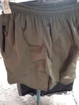 Dijual celana pendek