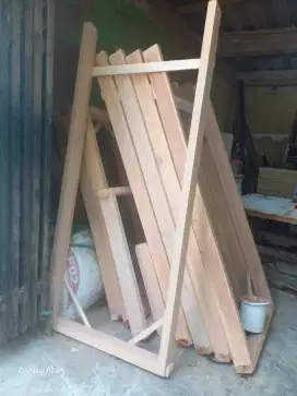 Kusen kayu meranti
