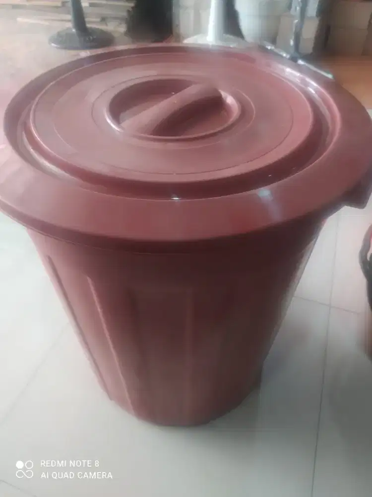 Ember plastik 80L pakai tutup