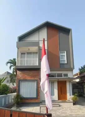 DI SEWAKAN RUMAH ASRI SIAP HUNI