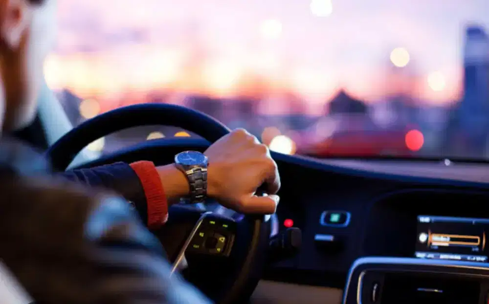 Rental mobil + supir / supir panggilan bayar harian