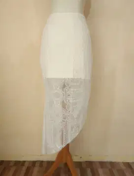 Symetris Lace skirt