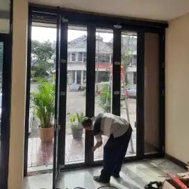 Pintu kaca sleding dan pintu kaca lipat