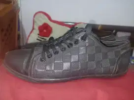 Sepatu LV punchy size 43 no ser aman