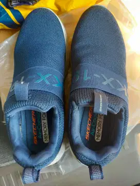 Sepatu Skechers ukuran 41 navy edition