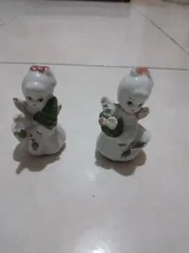 Patung malaikat cewek membawa bunga,ada 2pcs,L4cm P10cm,kondisi oknego