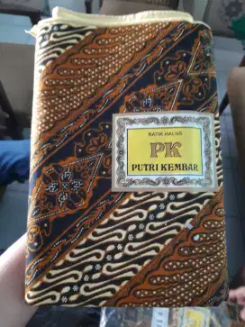 KAIN BATIK PUTRI KEMBAR