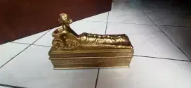 Patung wanita istimewa