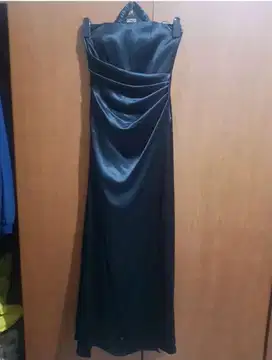 Gaun Satin hitam