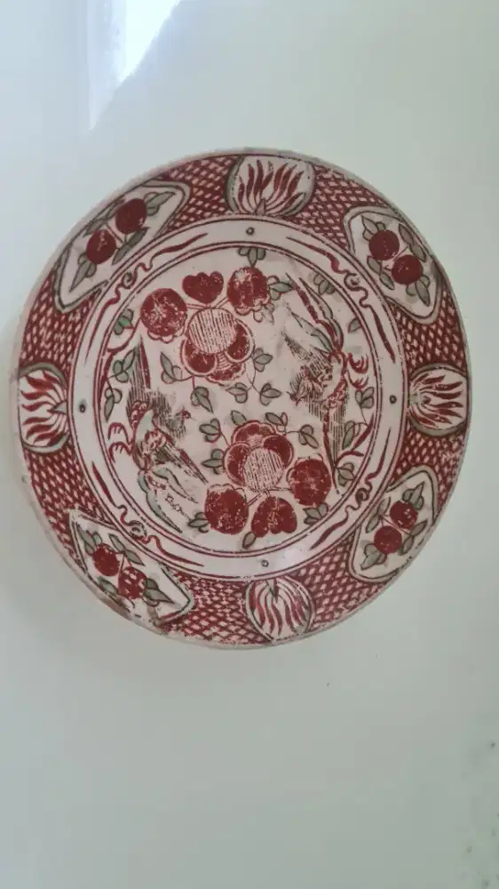 Keramik antik merah model piringan