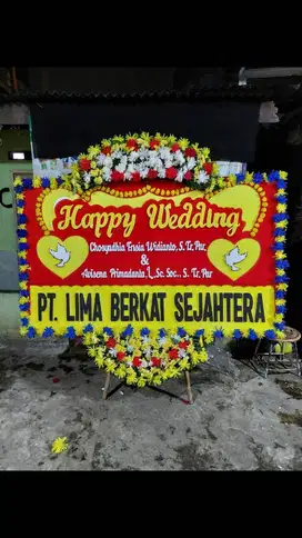 Buat Perayaanmu Lebih Spesial dengan Karangan Bunga Papan Berkualitas