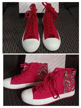 Sepatu Sneakers red