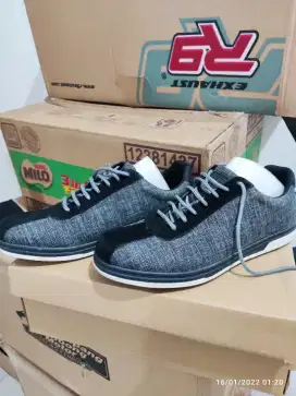 Sepatu casual sneakers like new baru sekali pakai uk 40