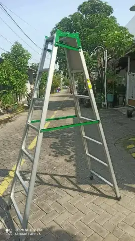 Tangga lipat bekas dan baru