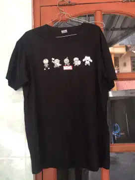 Jual T shirt Marvel warna hitam pekat size M-L kondisi terbaik