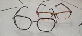2 kacamata minus wanita