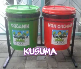 Tong Sampah Plastik 25 Kg + Rangka Besi Taruh