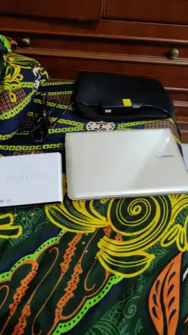 LAPTOP Samsung N210p Intel Atom N450 Hdd 250Gb Ram 1Gb Layar 10 inch