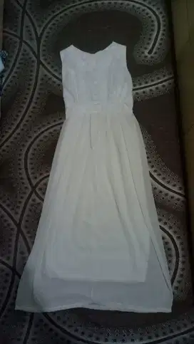 Dress putih istimewa