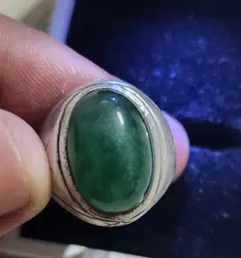 Cincin perak batu hijau