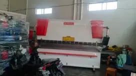 Mesin bending plat / mesin tekuk plat NC ready stock. 30ton-160ton.