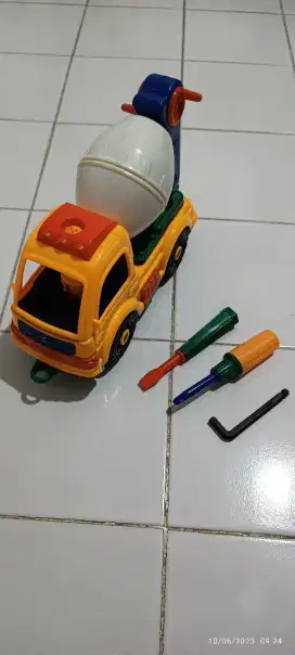 Mobil bongkar pasang lego