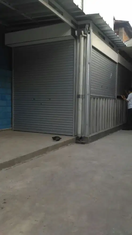 Rolling door anti karat