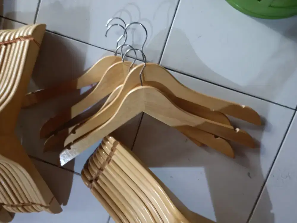 Hanger kayu murah