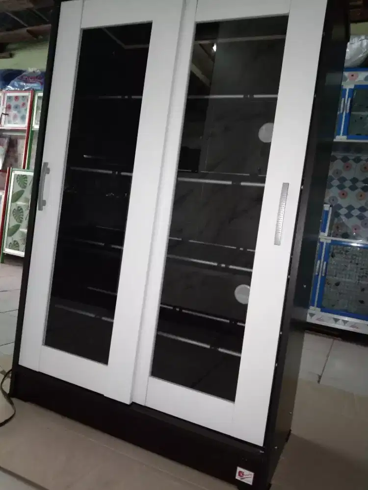 Lemari sepatu sandal