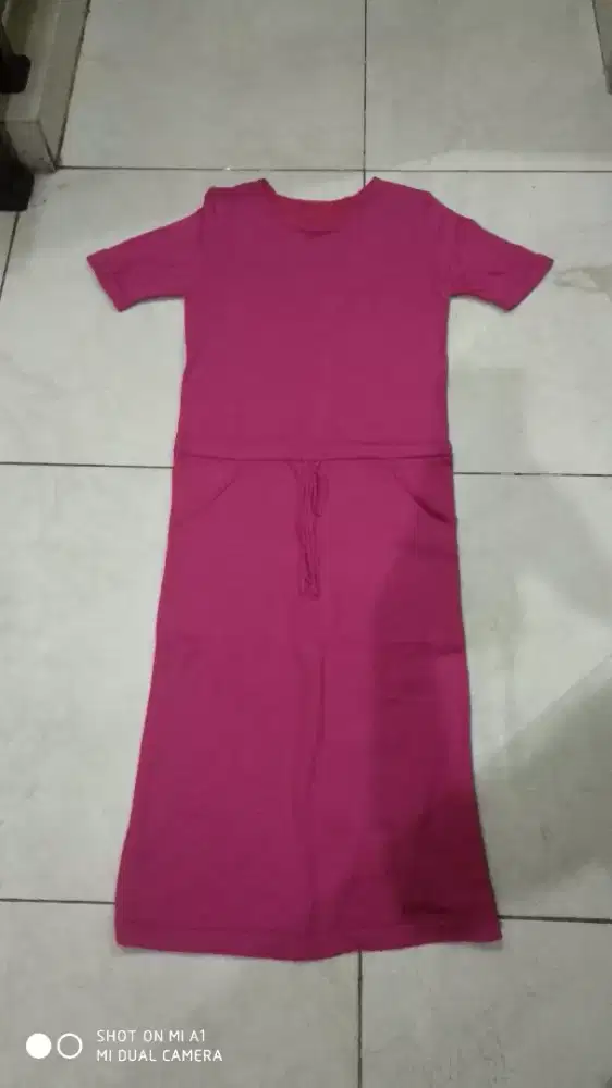 Terusan rajutan, panjang 101cm, lingkar dada 72cm, bisa melebar