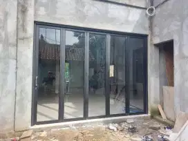 Pintu lipat kaca