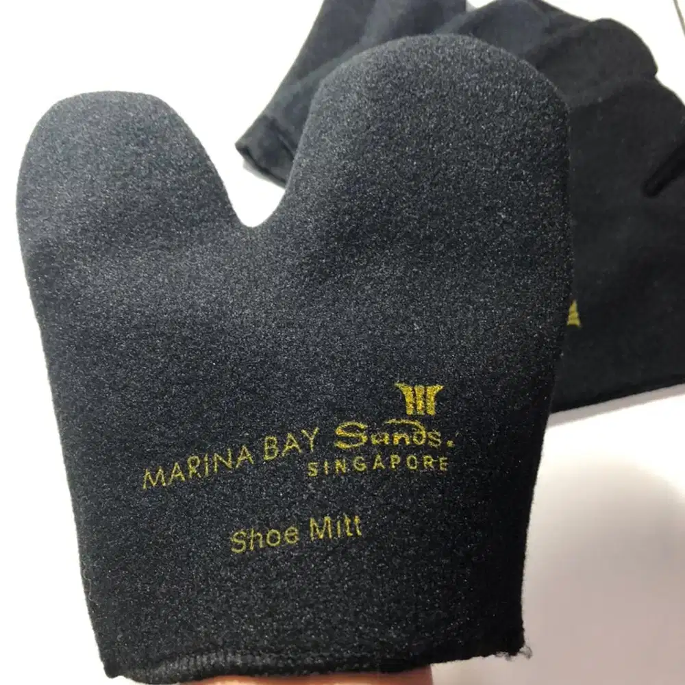 Shoe Milt Marina Bay Sands Singapore. Sarung Tangan Semir Sepatu.