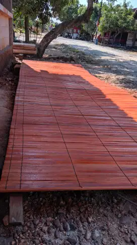 Tirai kayu jati. Dan Tirai bambu