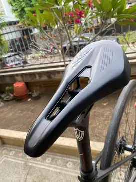 Sadel sepeda Fizik Argo r1 carbon 140mm