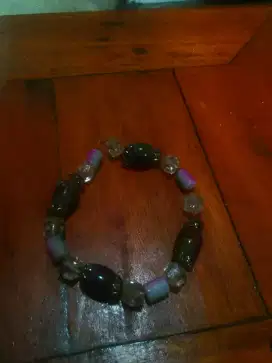 Gelang bahan batu .