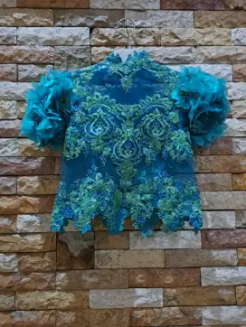 Kebaya modern karya Mega