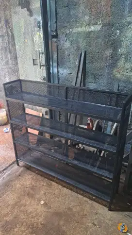 Rak besi miimalis