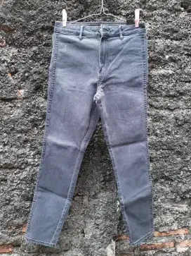 Celana jeans cewek warna hitam