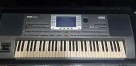 Piano Korg Pa 60 dengan stand piano dan kursi piano