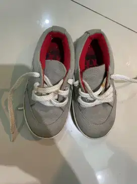 Dijual sepatu anak merk poptoe kids