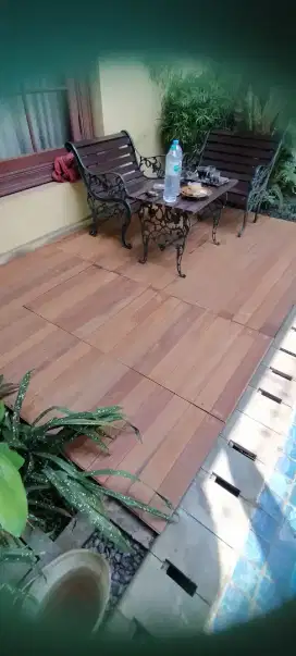 Papan kayu tutup filter kolam